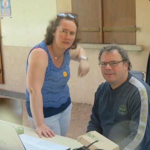 Myriam et Bruno à la table de marque