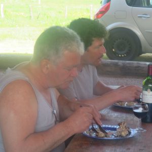 Pause déjeuner pour Sylvain et Christophe, après le service