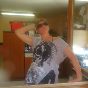 Nadine, la charmeuse du bar