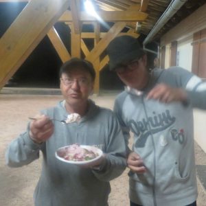 Claude servi par Axel