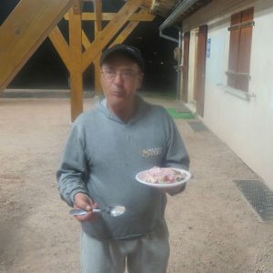 Claude fait le gourmand