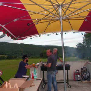 on s'active au barbecue!