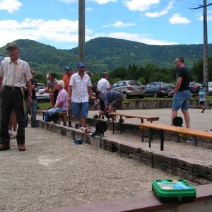 aux bords des terrains