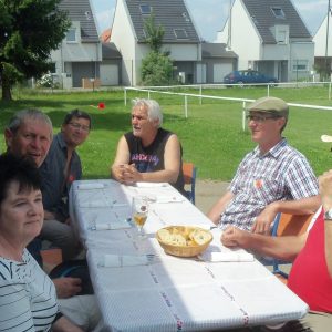 Martine, Phlippe, Yves, Franco, Daniel, Jean-Yves en attente du repas