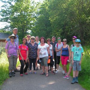 les marcheurs d'un jour : Muriel, Daniel, les 2 Véronique, Chantal, Aude, Myriam, Monique, Bruno, Nadne, Dominique, Virginie, Arthur et Maryse à l'objectif