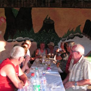 belles discussions entre amis...
Gérard,... Marc, Yves, Bernard, Mariette, René, Gérard