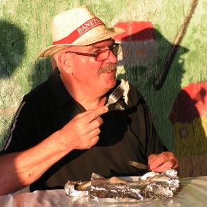Jean-Yves déguste une truite au barbecue...mmmhh