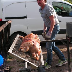 le cochon tourne depuis 8h du matin